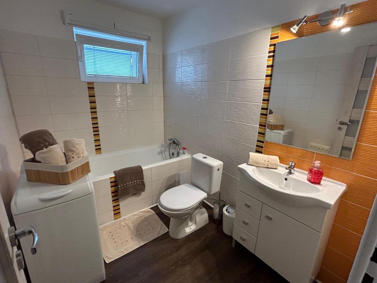 Komfortny Apartman So Zahradou A Sukromnym Parkoviskom-Nonstop Check-In Banská Bystrica Exteriör bild