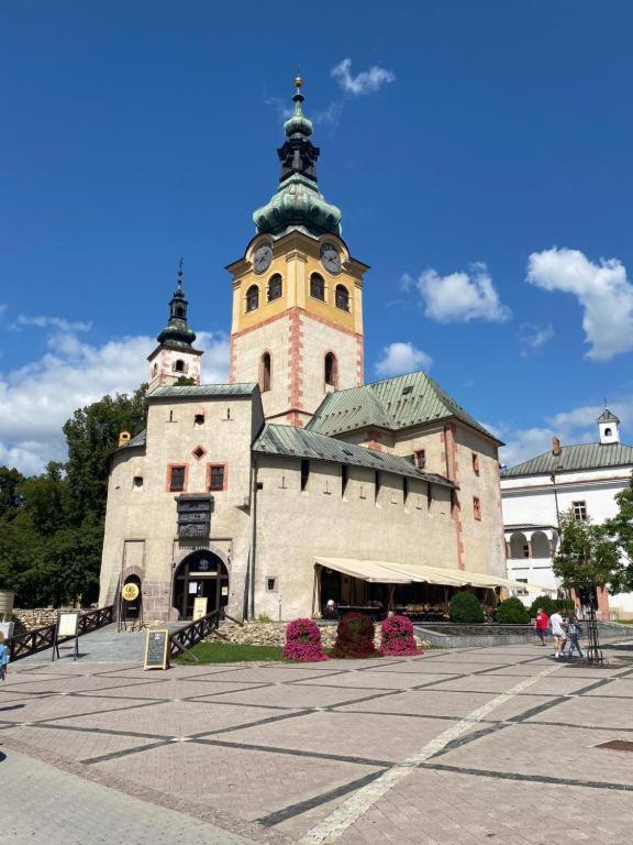 Komfortny Apartman So Zahradou A Sukromnym Parkoviskom-Nonstop Check-In Banská Bystrica Exteriör bild